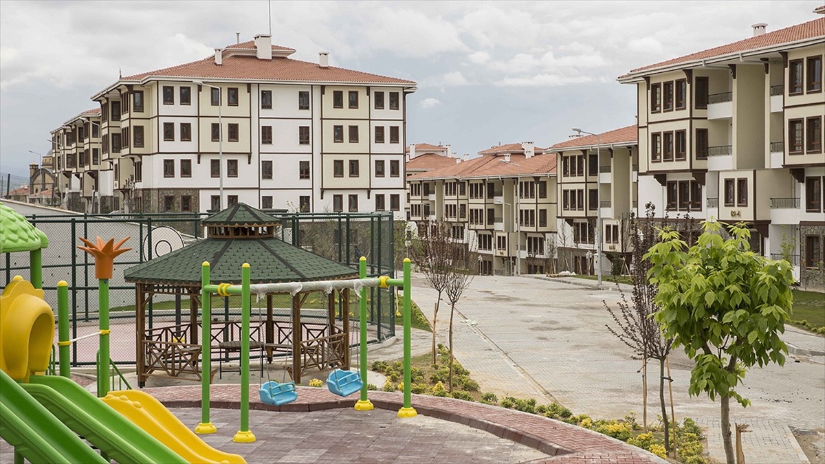 TOKİ 19 ilde 186 iş yeri ile 56 konutu satışa çıkardı