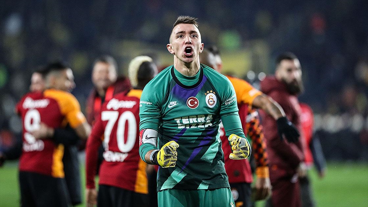 Galatasaray’ın kalecisi Muslera: Futbolu özlüyorum