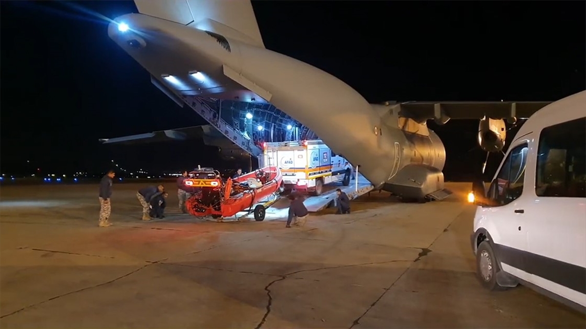 Libya’ya arama kurtarma ekiplerini götürecek ilk uçak Ankara’dan hareket etti