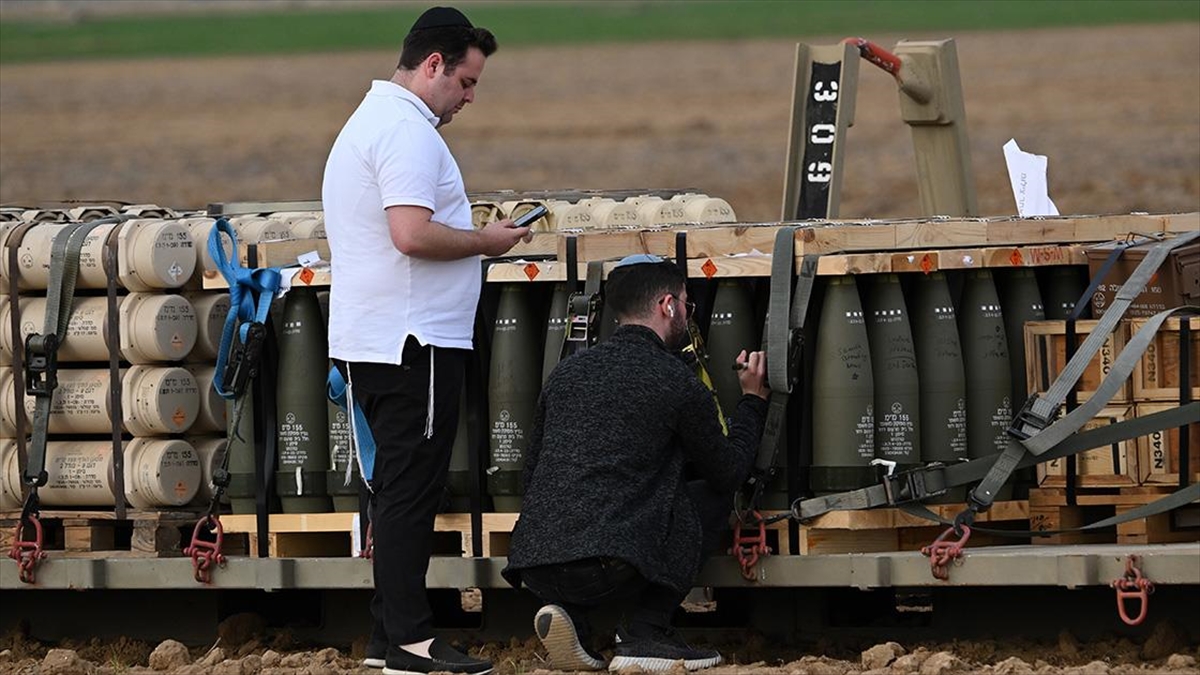 ABD’den gelen Yahudi siviller, Gazze’ye atılan obüs mermilerinin üzerine “saygılarımızla” notunu düştüler