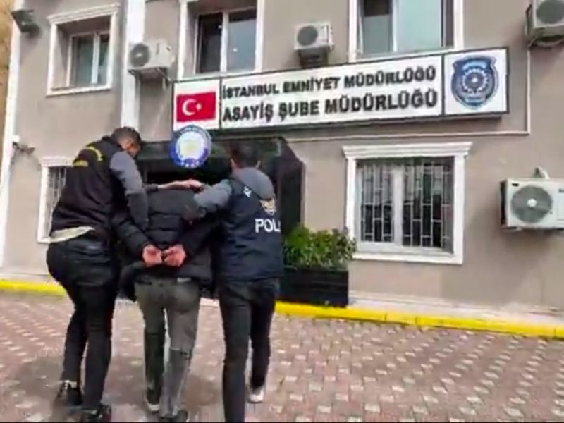 İstanbul’da Uğradığı Bıçaklı Saldırı Sonucu Hayatını Kaybeden Mattia Ahmet Minguzzi’nin Mezarını Tahrip Eden Şüpheli Yakalandı
