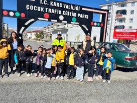 Kars Emniyet Müdürlüğü Tarafından Öğrencilere Temel Trafik Eğitimi ve Bilgilendirme Faaliyetleri Gerçekleştirildi