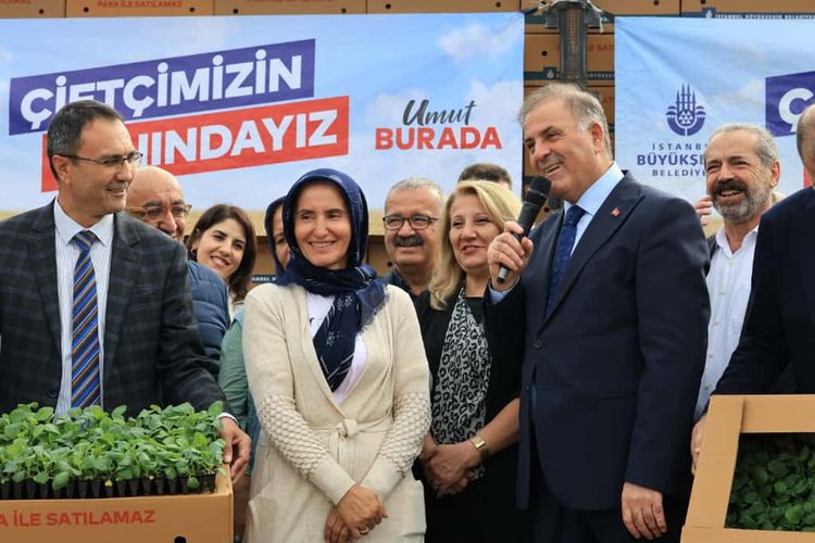 Bir İBB Klasiği: Çiftçiye Yem Ve Fide Desteği