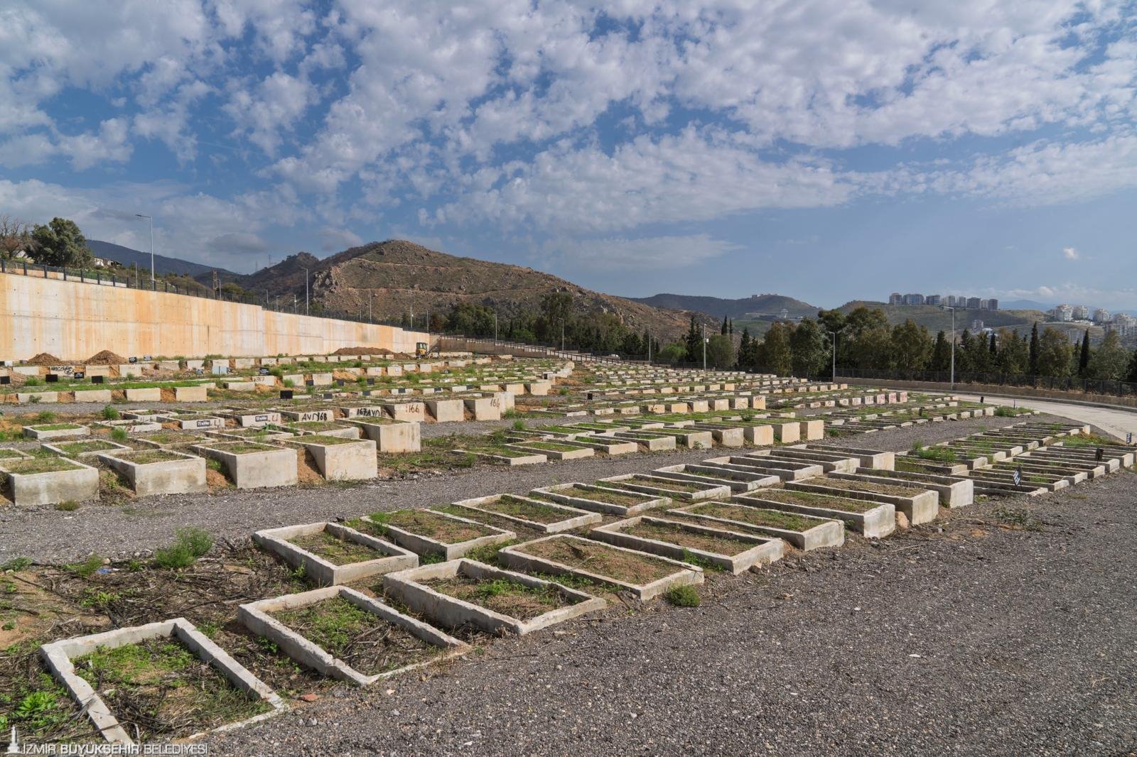 Örnekköy’de çift katlı mezarlık hizmete açılıyor