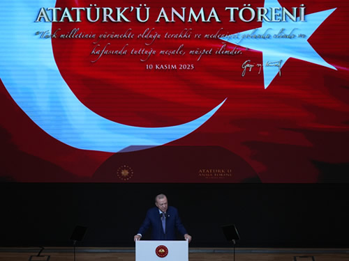 “Türkiye’yi yeni yüzyılın en güçlü aktörlerinden biri hâline getirmek için gece gündüz demeden koşturuyoruz“