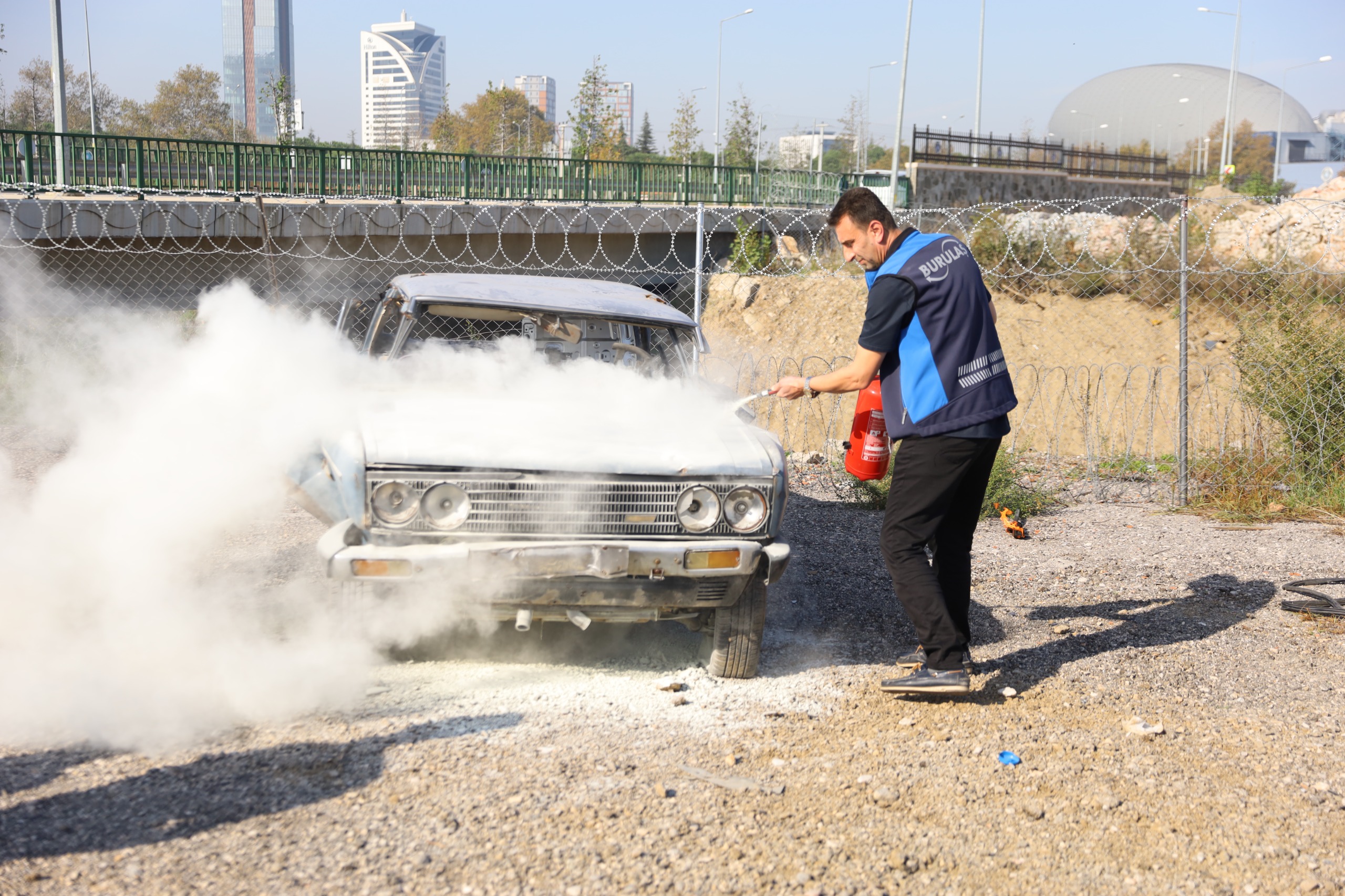 Otobüs şoförlerine yangın söndürme eğitimi