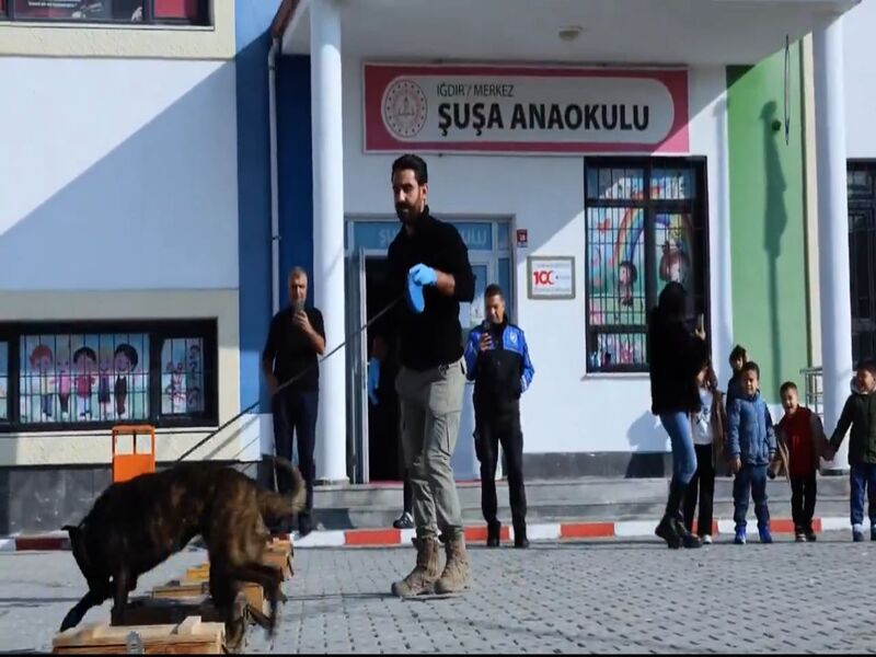 Iğdır Emniyet Müdürlüğü Ekipleri, Şuşa Anaokulu’nu Ziyaret Ederek Minik Kalplerle Buluştu