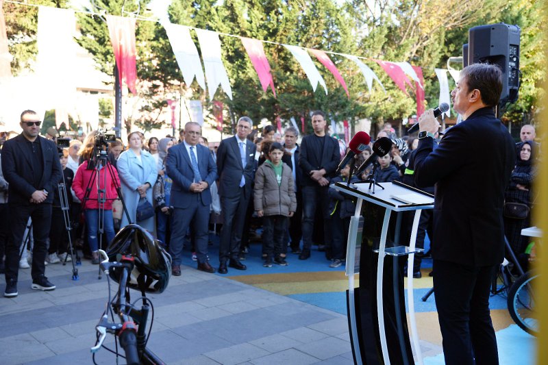 Bahçelievler’de Gençlere Bisiklet