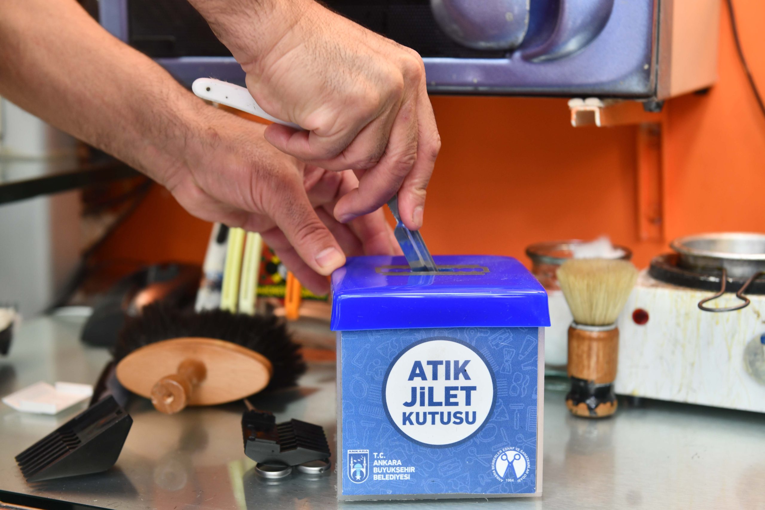 ABB Ve Berberler İş Birliğinde Atık Jiletleri Toplama Kampanyası