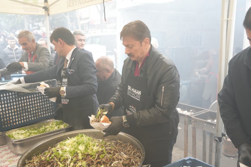 Bahçelievler’de Esti, 5 Ton Hamsi Dağıtıldı