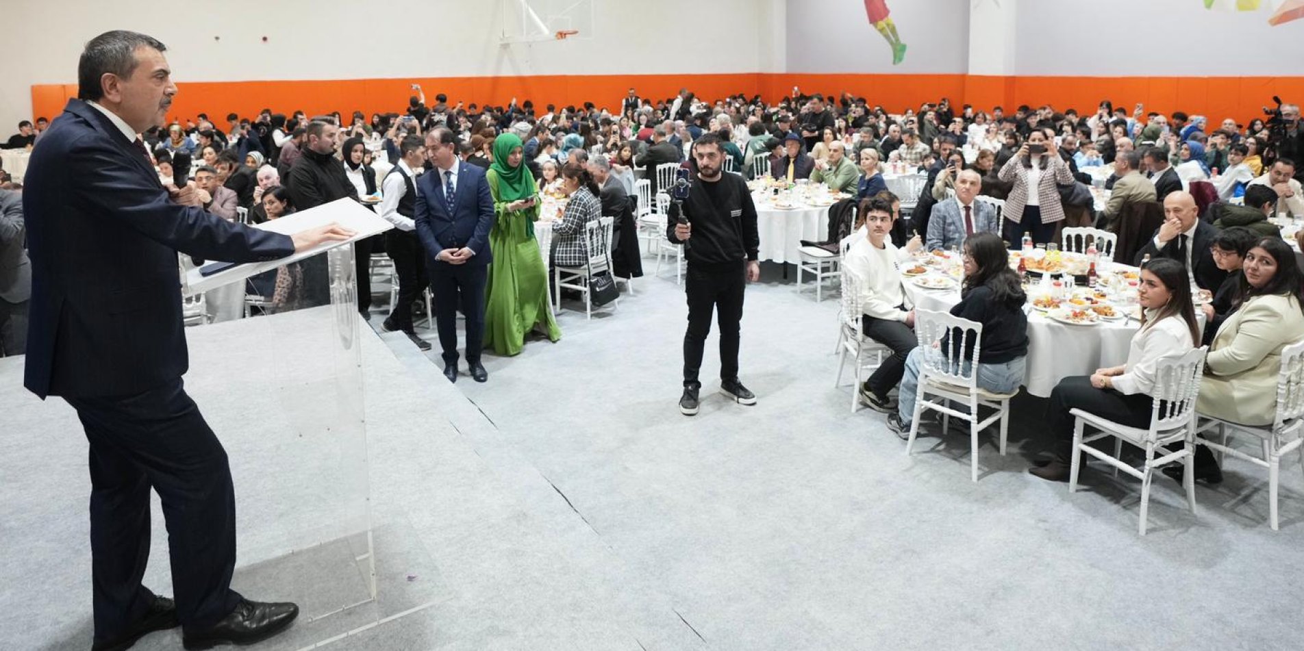 Bakan Tekin, Sincan’da Öğrenci Ve Öğretmenlerle İftar Yaptı