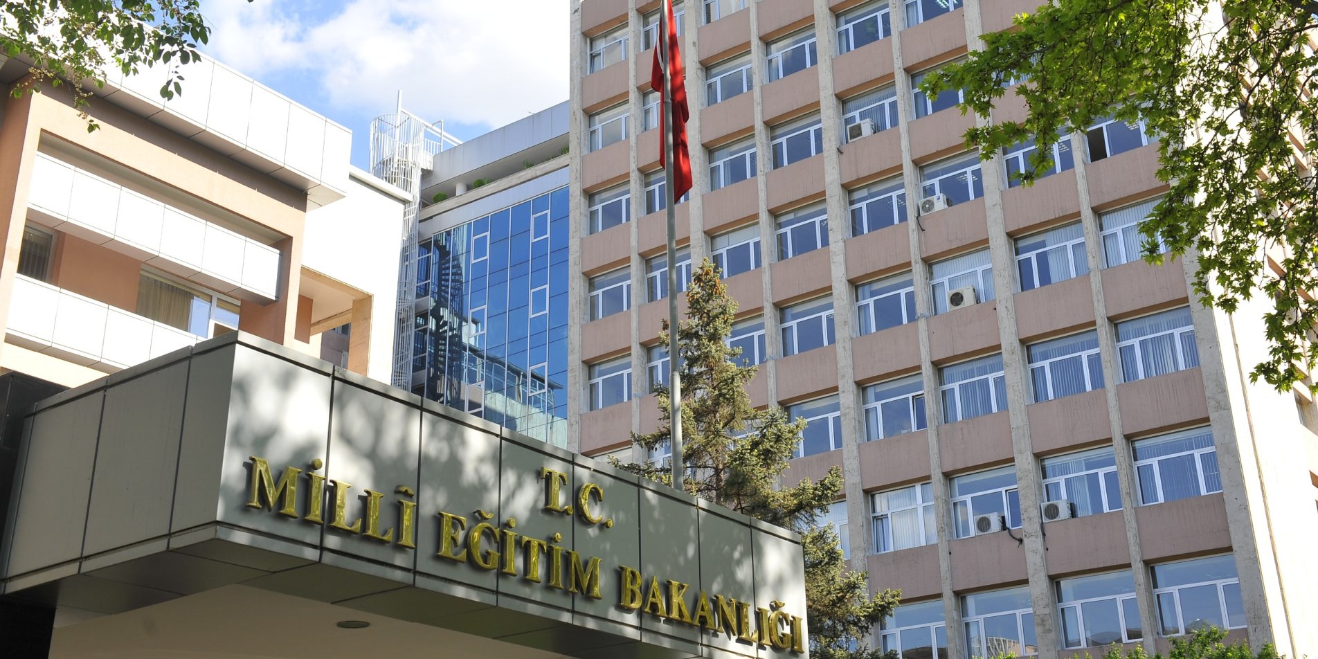 İzinsiz Eğitim Faaliyeti Yürüten Kurumlara Devam Eden Türk Öğrencilere İlişkin Çalışma Başlatıldı