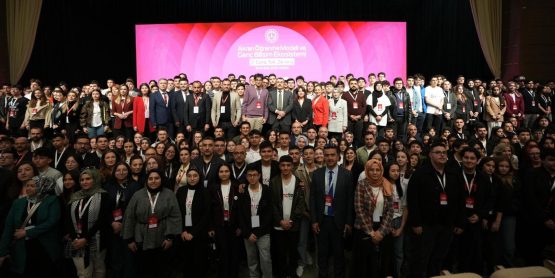 Bakan Tekin, 2. Gençtek Zirvesi’ne Katıldı