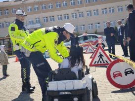 Kırşehir Trafik Jandarması Ekipleri Çocukların Trafik Bilincinin Erken Yaşta Kazandırılması Amacıyla Bilgilendirmelerde Bulundu