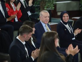 “En büyük yatırımı gençlerimize yapmaya kararlılıkla devam edeceğiz”