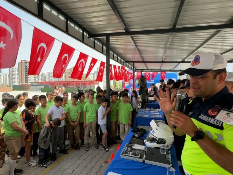Mersin’de Jandarmadan Öğrencilere Yönelik Tanıtım Etkinliği Düzenlendi