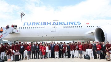 Bakan Bak Milli Futbolcuları ABD’ye Uğurladı