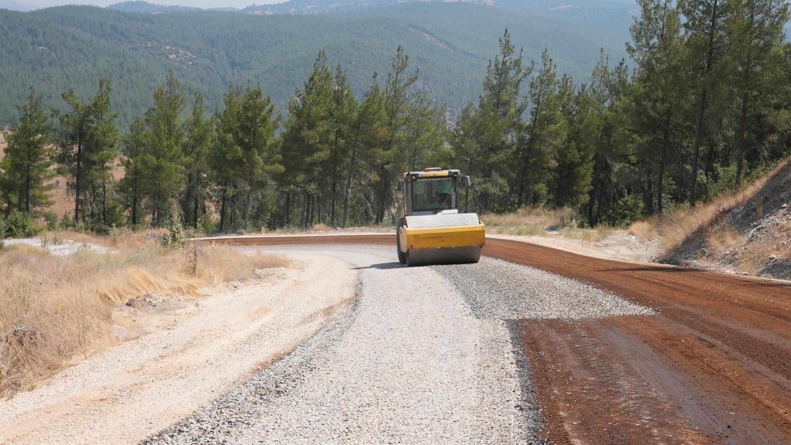 Dursunbey’de Başkan Akın’ın Söz Verdiği Yol Tamamlandı