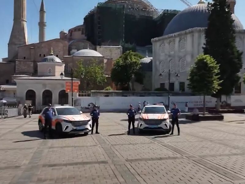 Tarihe Tanıklık Eden Sokaklarda, Doğal ve Kültürel Zenginliklerin Buluştuğu Her Noktada Turizm Polisimiz Büyük Bir Özveriyle Görev Yapıyor