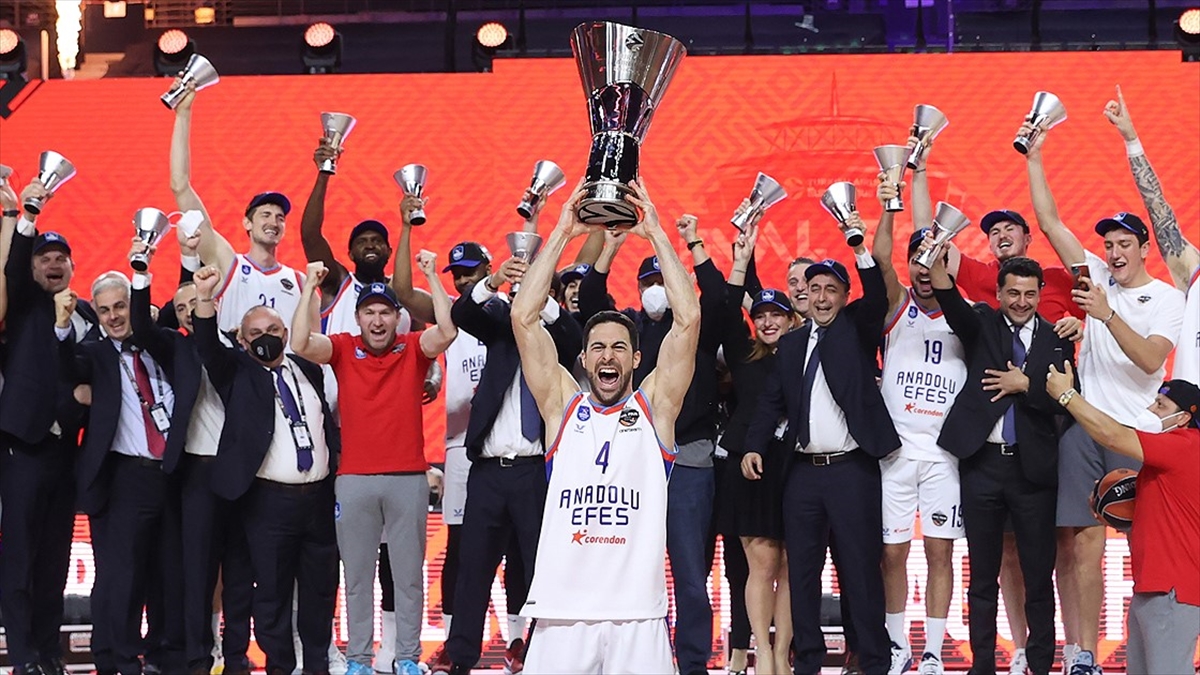 Anadolu Efes, son üç sezondaki yatırımlarıyla Avrupa’nın zirvesine çıktı