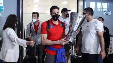 THY Avrupa Ligi şampiyonu Anadolu Efes İstanbul’a geldi