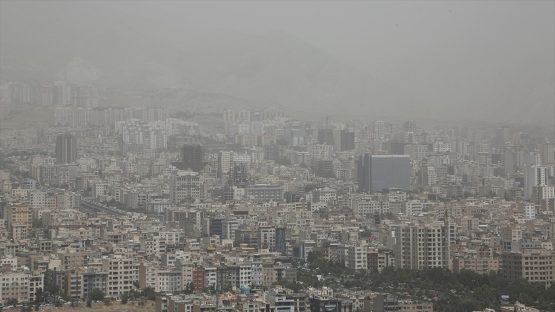 İran’da hava kirliliği nedeniyle birçok kentte okullar ve kurumlar tatil edildi