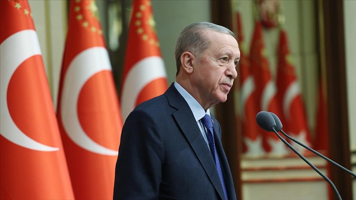 Cumhurbaşkanı Erdoğan: Biz gençleri her zaman emaneti teslim edeceğimiz yol arkadaşlarımız olarak gördük￼