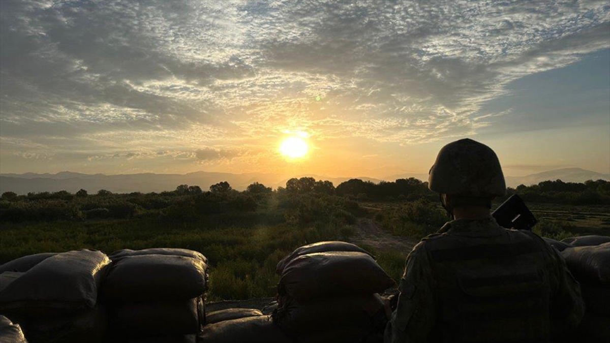 Türkiye’ye girmeye çalışan PKK’lı terörist Suriye sınırında yakalandı￼