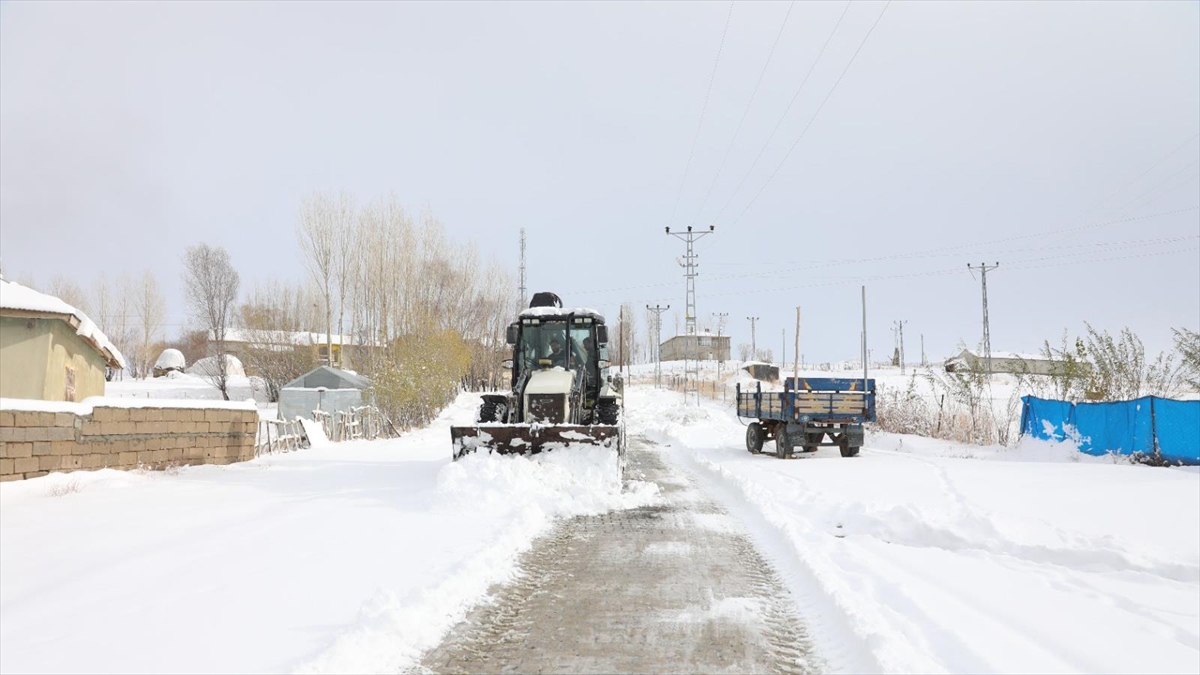 Van’da karla mücadele çalışması çalışmaları devam ediyor