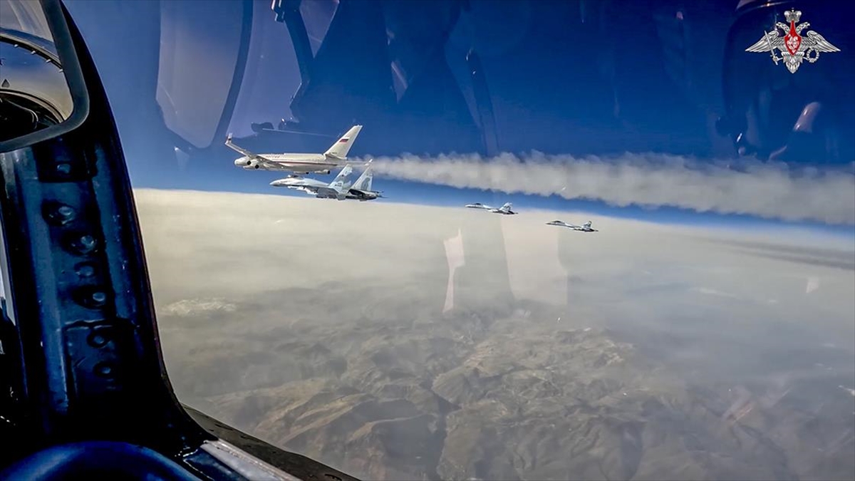 Putin’e BAE’ye seyahat ederken silahlı 4 Rus Su-35 savaş uçağı eşlik etti