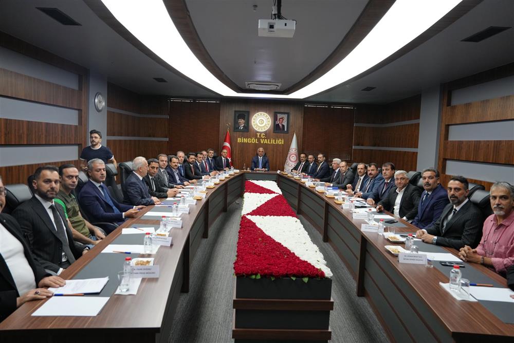Bakan Ersoy: “Hizmet yolunda kaybedecek bir dakikamız bile yok”