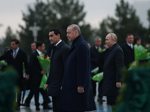 Cumhurbaşkanı Erdoğan, Türkmenistan’da Tarafsızlık Anıtı’na çelenk koyma törenine katıldı