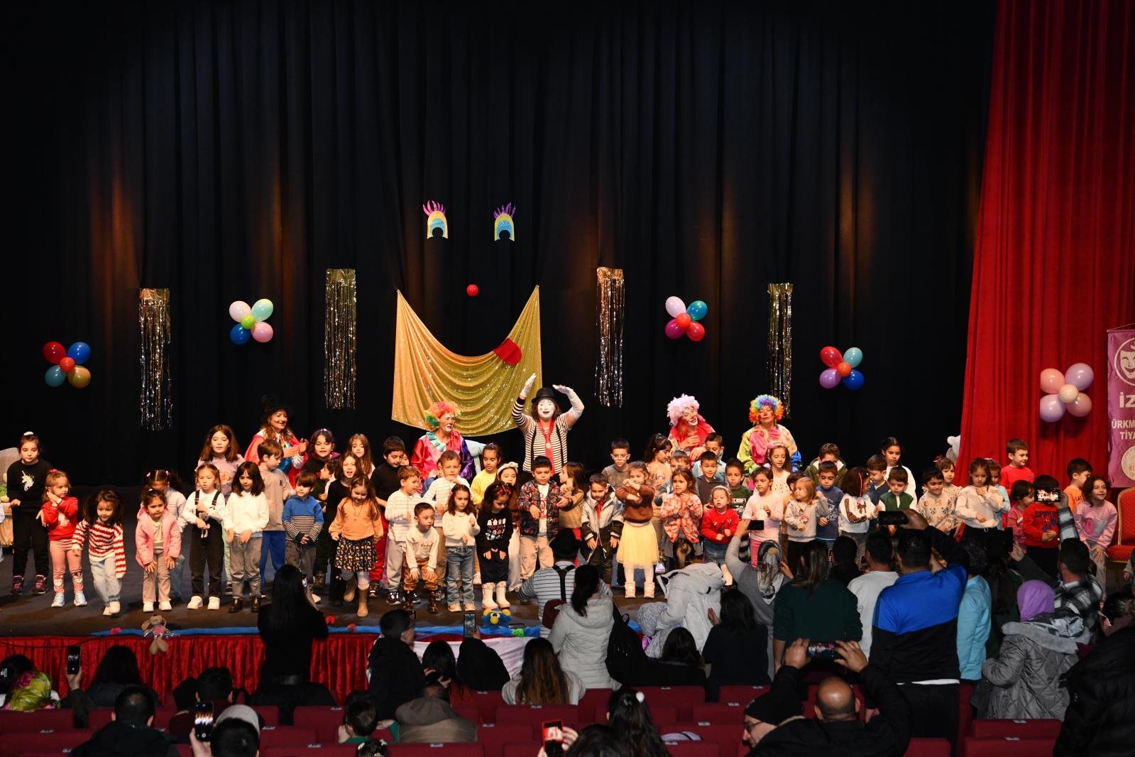 Bir Günde İki Tiyatro Oyunu Sanatseverlerle Buluştu