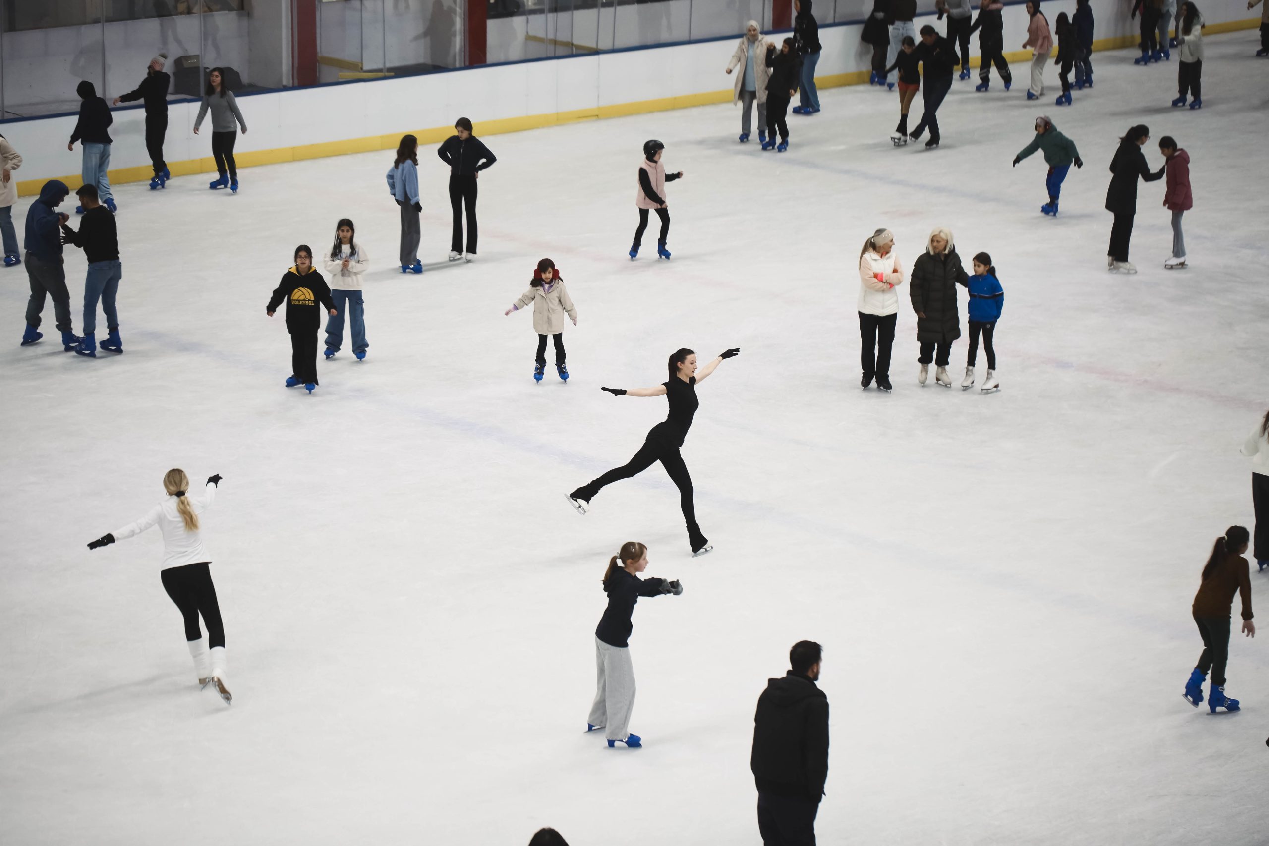 Yarıyıl Tatilinin Uğrak Noktası Belpa Buz Pateni Tesisi