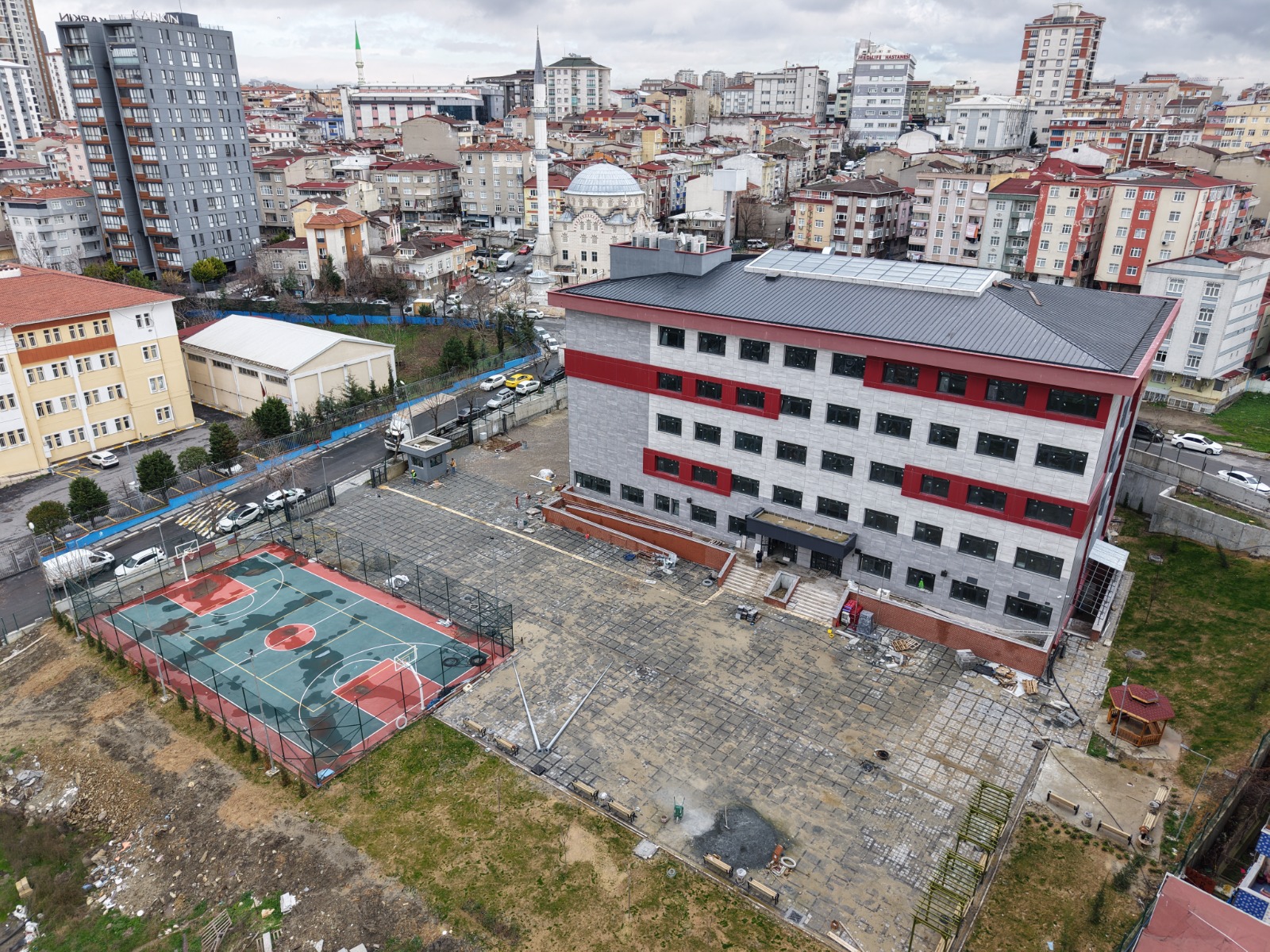 Bağcılar’da Eğitime Büyük Yatırım: Aynı Anda 7 Yeni Okulun İnşaatı Devam Ediyor