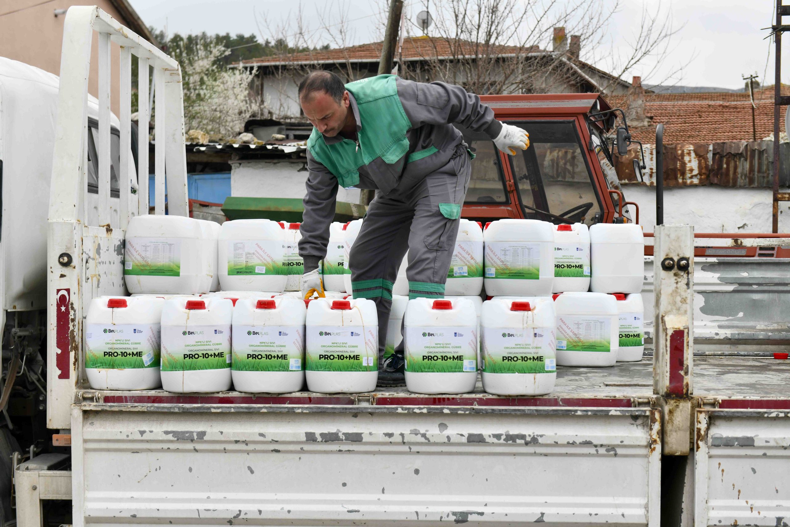 Büyükşehir’den Yüzde 50 Hibeli Sıvı Gübre Desteği