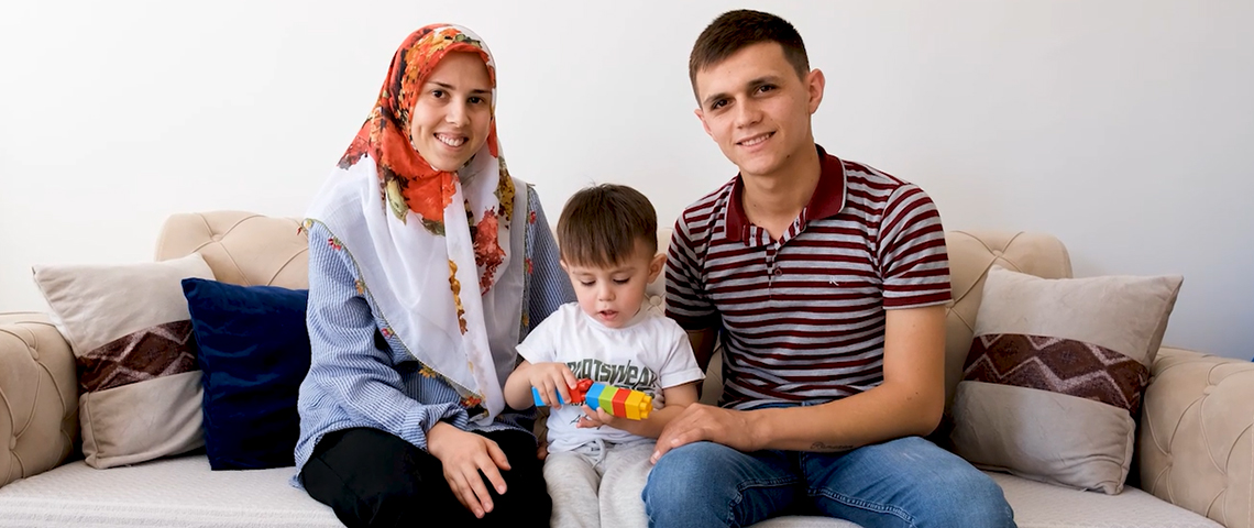 Bakan Kurum, Depremzede Ailenin Bayram Sevincini Paylaştı