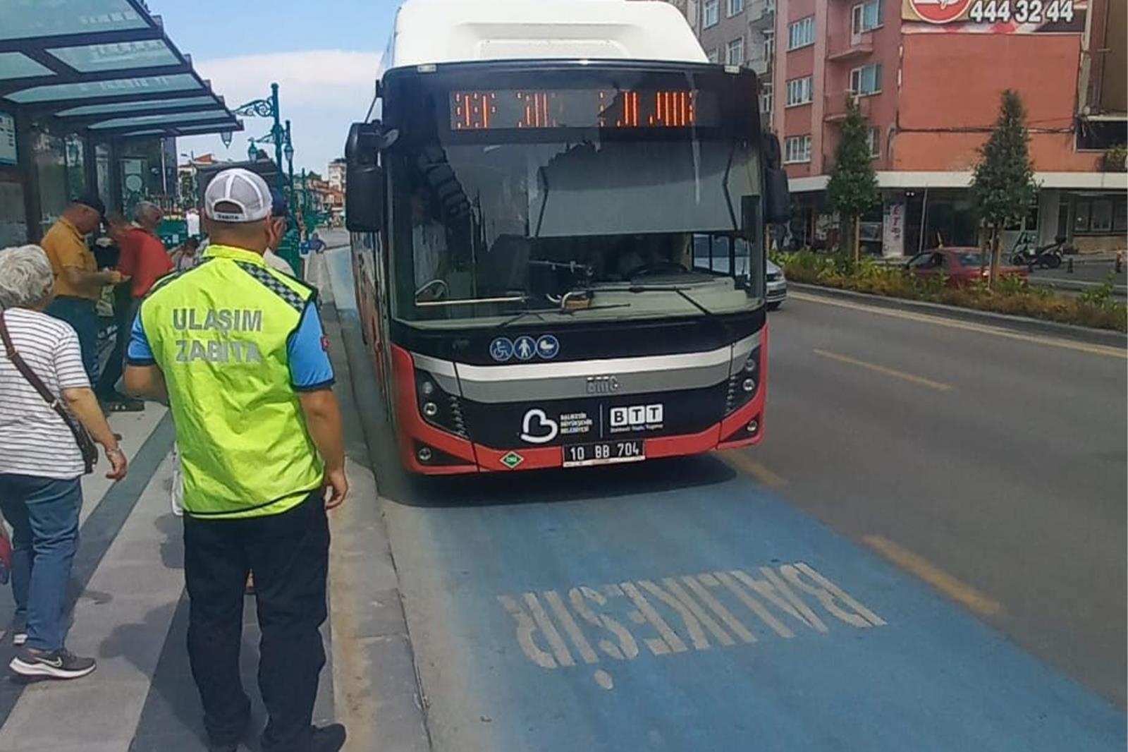 Büyükşehir Ekipleri Güvenli ve Konforlu Ulaşım için Sahada