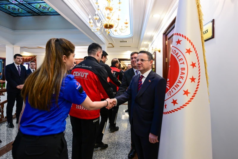 Adalet Bakanı Akın Gürlek, Bakanlık Ve HSK’da Birim Amirleri Ve Personelle Bayramlaştı