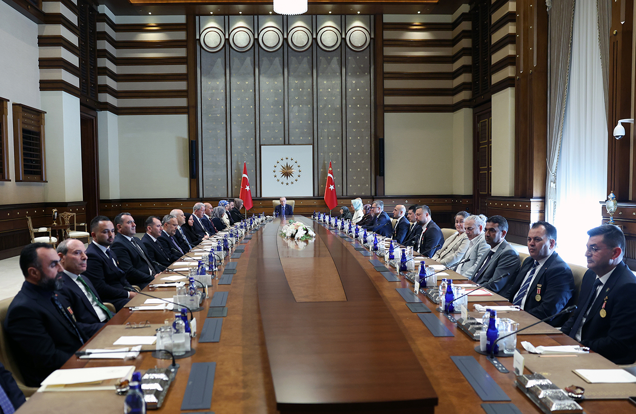 Cumhurbaşkanı Erdoğan, şehit aileleri ve gazileri kabul etti
