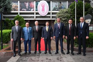 Mansur Yavaş’tan Mehmet Yiğiner’e Hayırlı Olsun Ziyareti